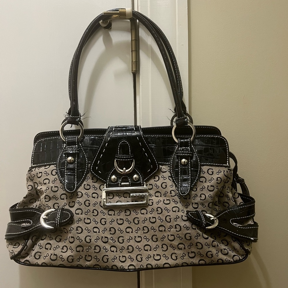 Guess purse nee without tags